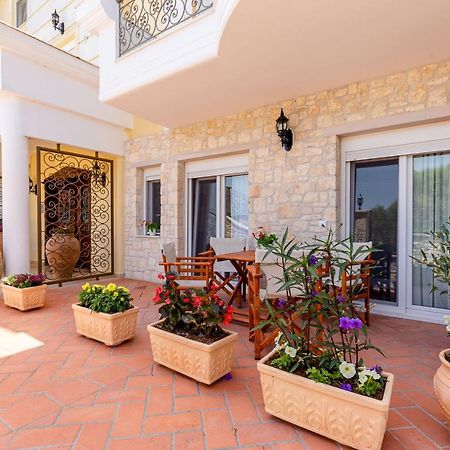 Elvis Nest Apartment Nea Moudania Exterior foto